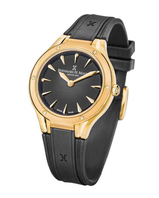 Montre femme dorée Le Classique avec cadran élégant et bracelet métal poli, présentée sur fond neutre.